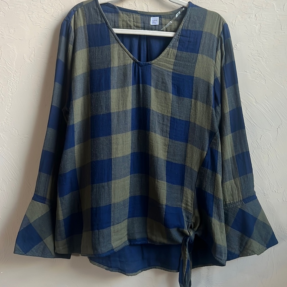 Women’s L 100% long sleeve hi-low bell sleeve top